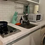 Near Hongdae, Shinchon-Two Super Single Beds-