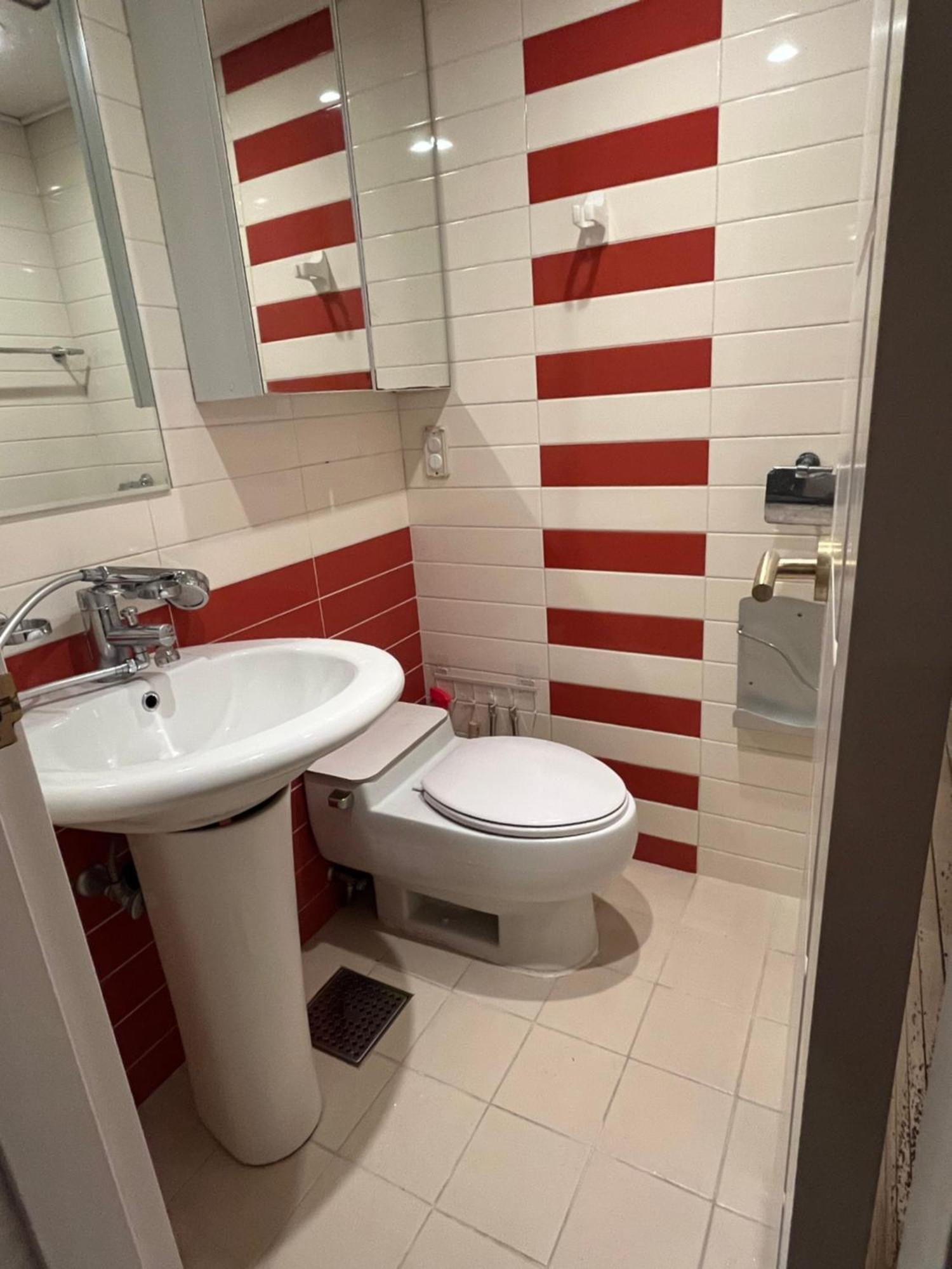 Apartment Near Hongdae, Shinchon-two Super Single Beds- *