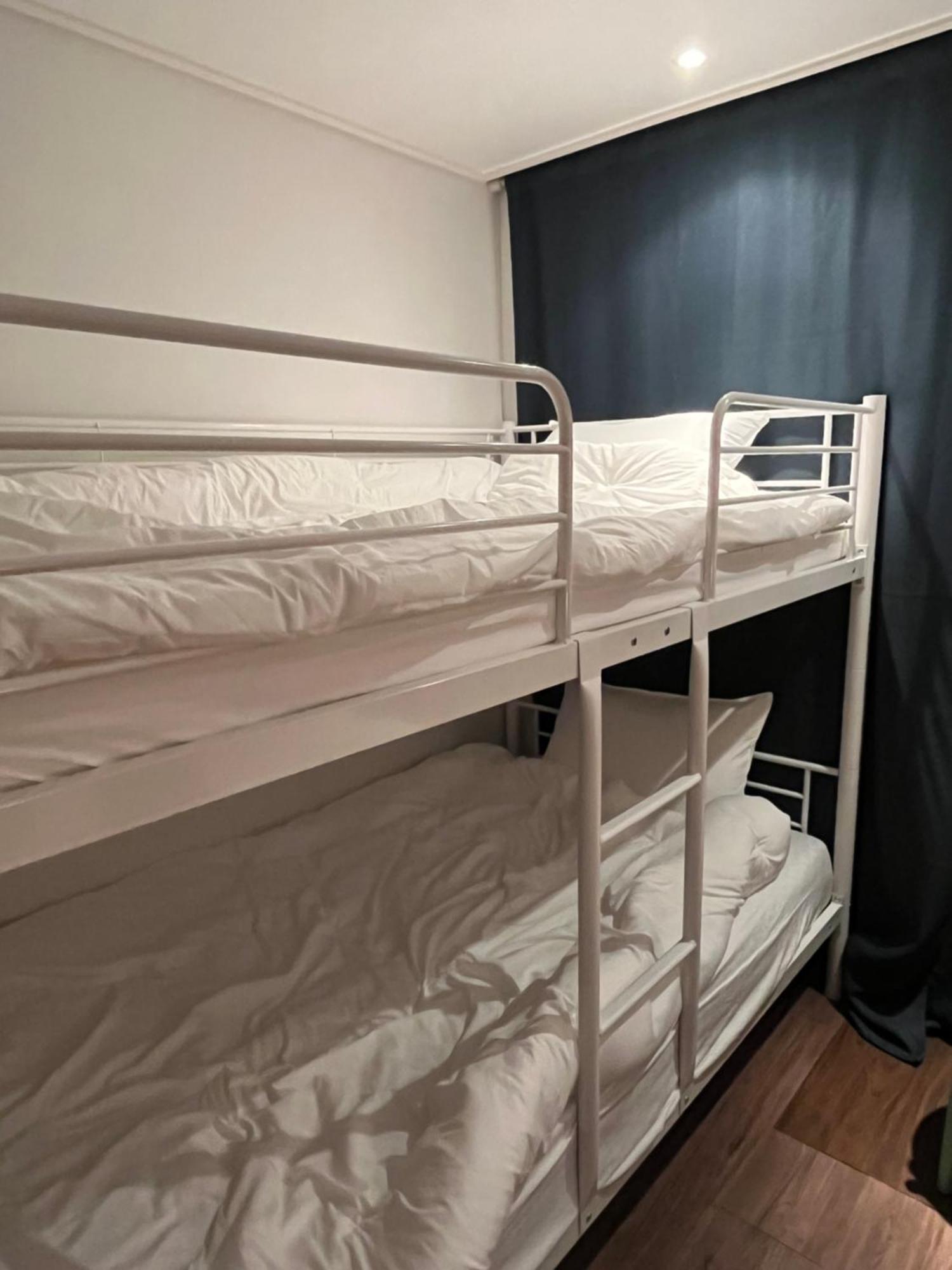 Near Hongdae, Shinchon-two Super Single Beds- Căn hộ