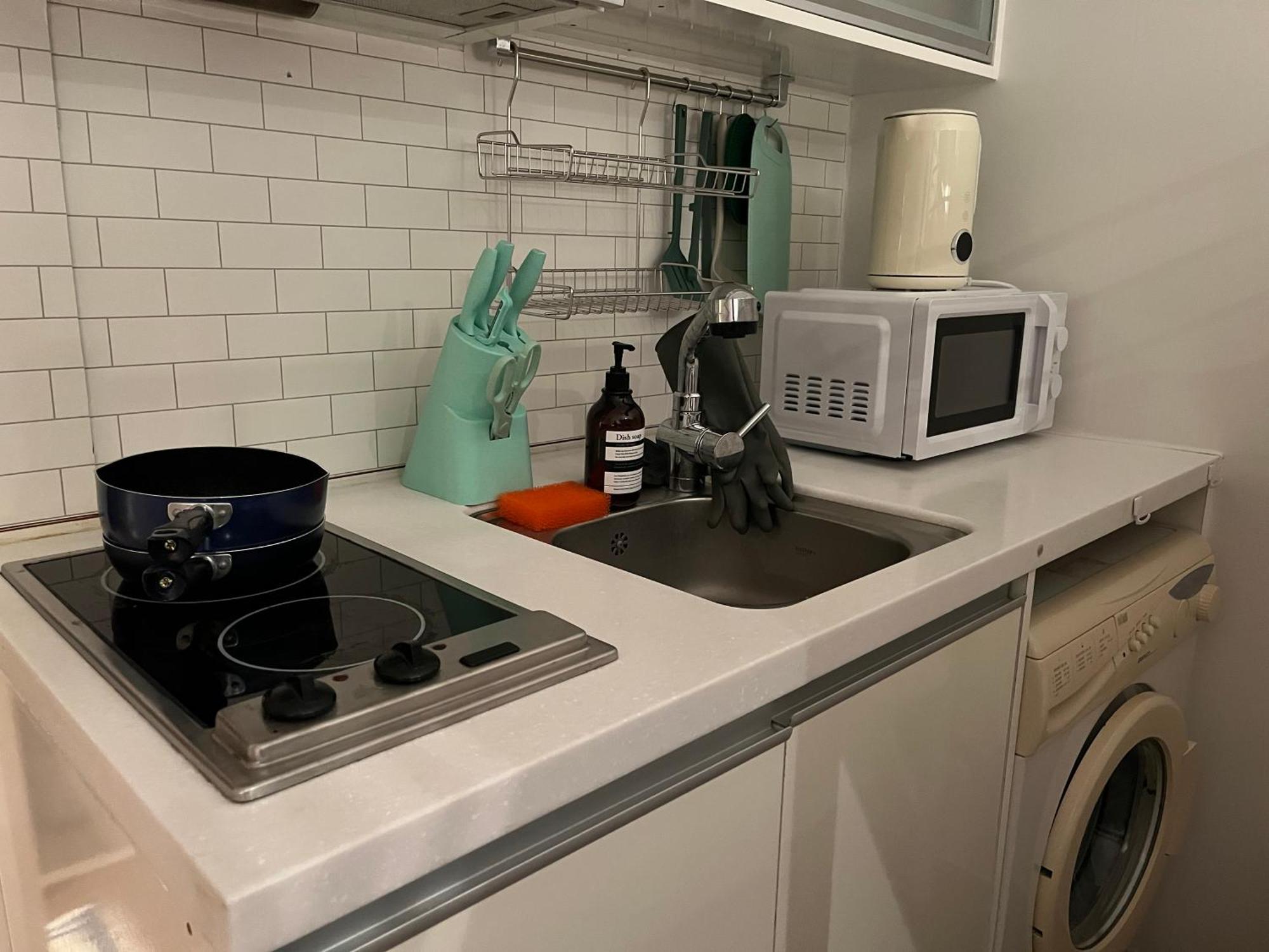 Near Hongdae, Shinchon-two Super Single Beds-