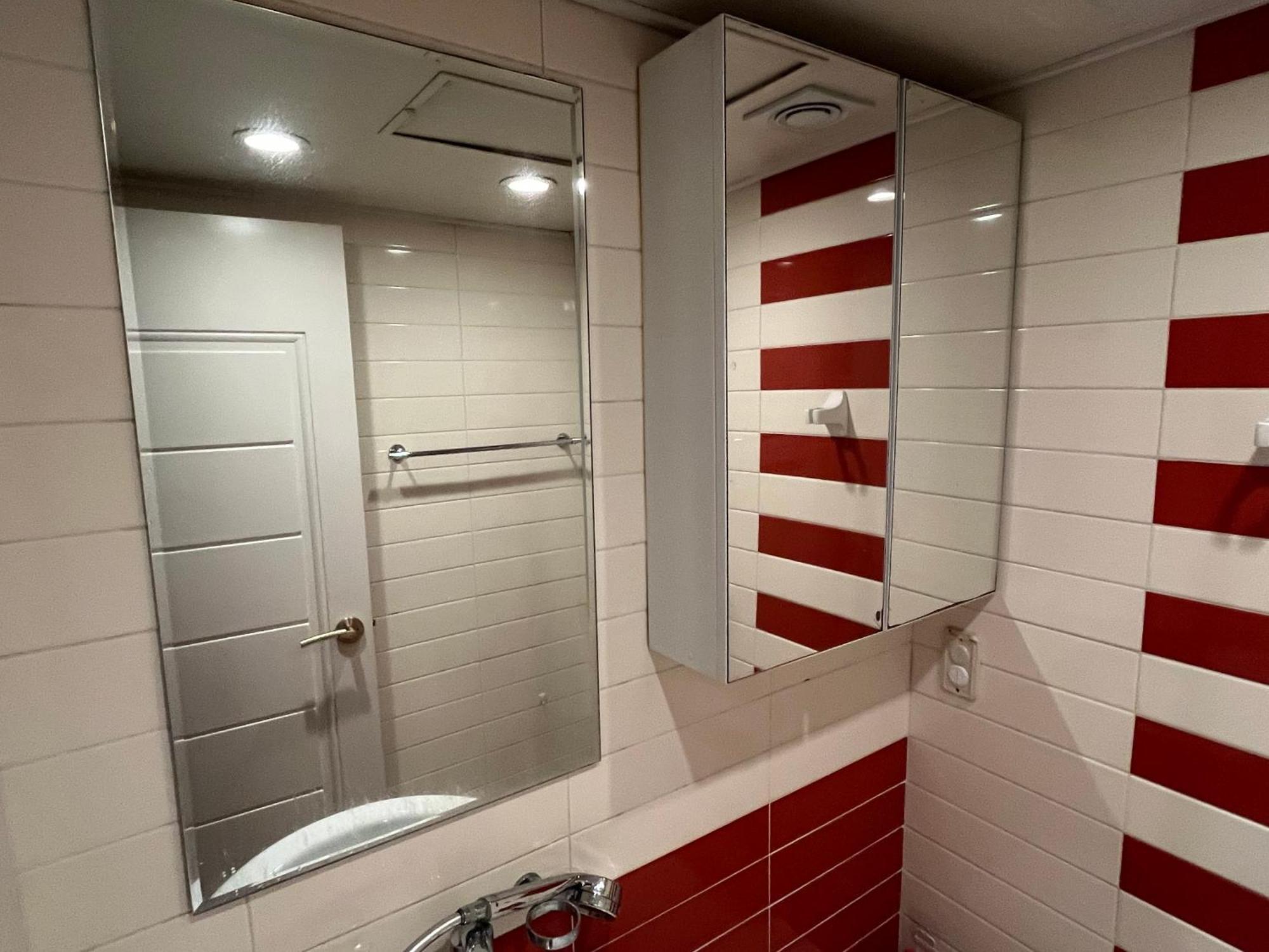 Apartment Near Hongdae, Shinchon-two Super Single Beds-